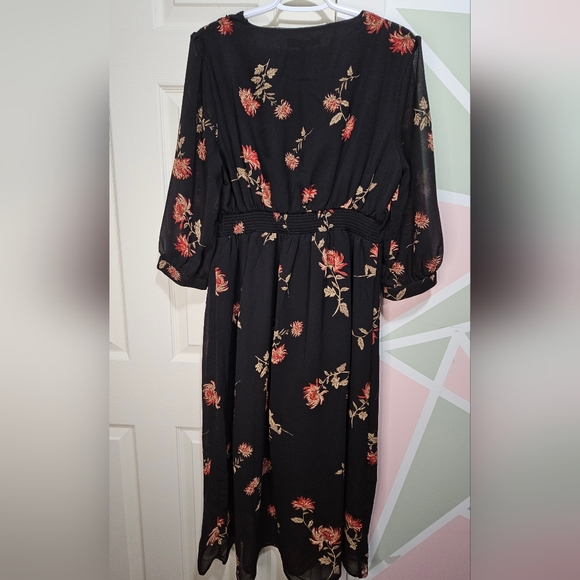 NWOT Dynamite Floral Maxi Dress (Size Large) - Picture 4 of 5